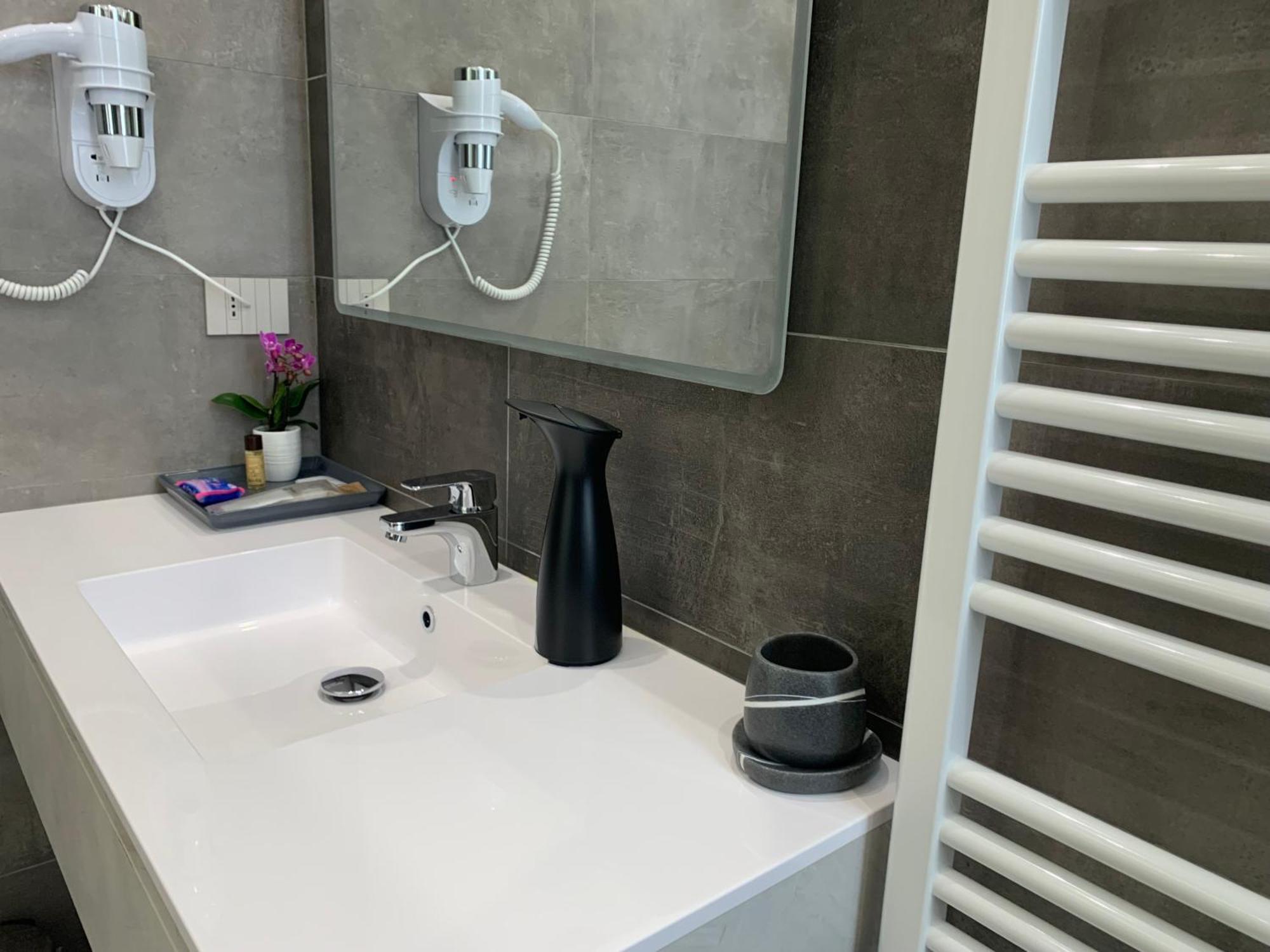 Ripa150 - Smart Apartament Milano - Prada Bocconi Ieo Ied Forum Assago Navigli Duomo15Min ภายนอก รูปภาพ